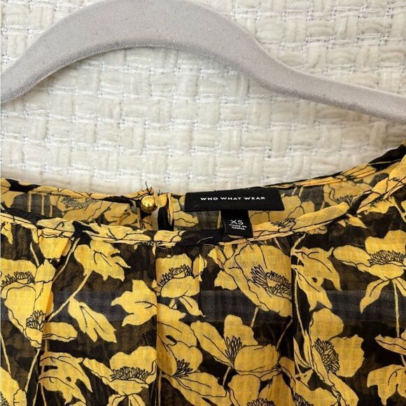 Who What Wear Yellow and Black Floral Blouse✨ - Picture 4 of 6